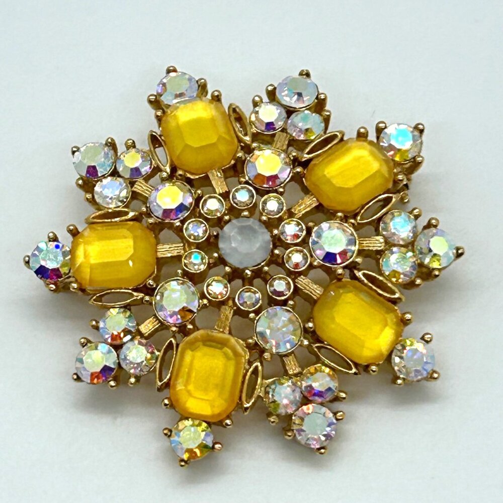 Vintage Yellow Aurora Borealis Brooch Gold-tone Acrylic Stone Statement Sunburst